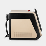 Appareil d'épilation laser équipé de barres laser USA médicales, puissance 2000W, pour traitements rapides et efficaces sur tous types de peaux.Sonde d'épilation laser haut de gamme avec cristal de saphir pour refroidissement instantané et confort optimal. Sonde laser avec réglages directs et affichage intégré, technologie quadri-onde 755 nm, 808 nm, 940 nm et 1064 nm. 