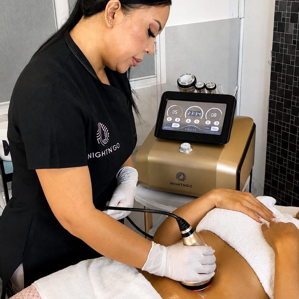 Appareil MAGIC Night’n’Go en soin de cavitation, radiofréquence, vacuum et EMS pour le remodelage corporel professionnel en institut.